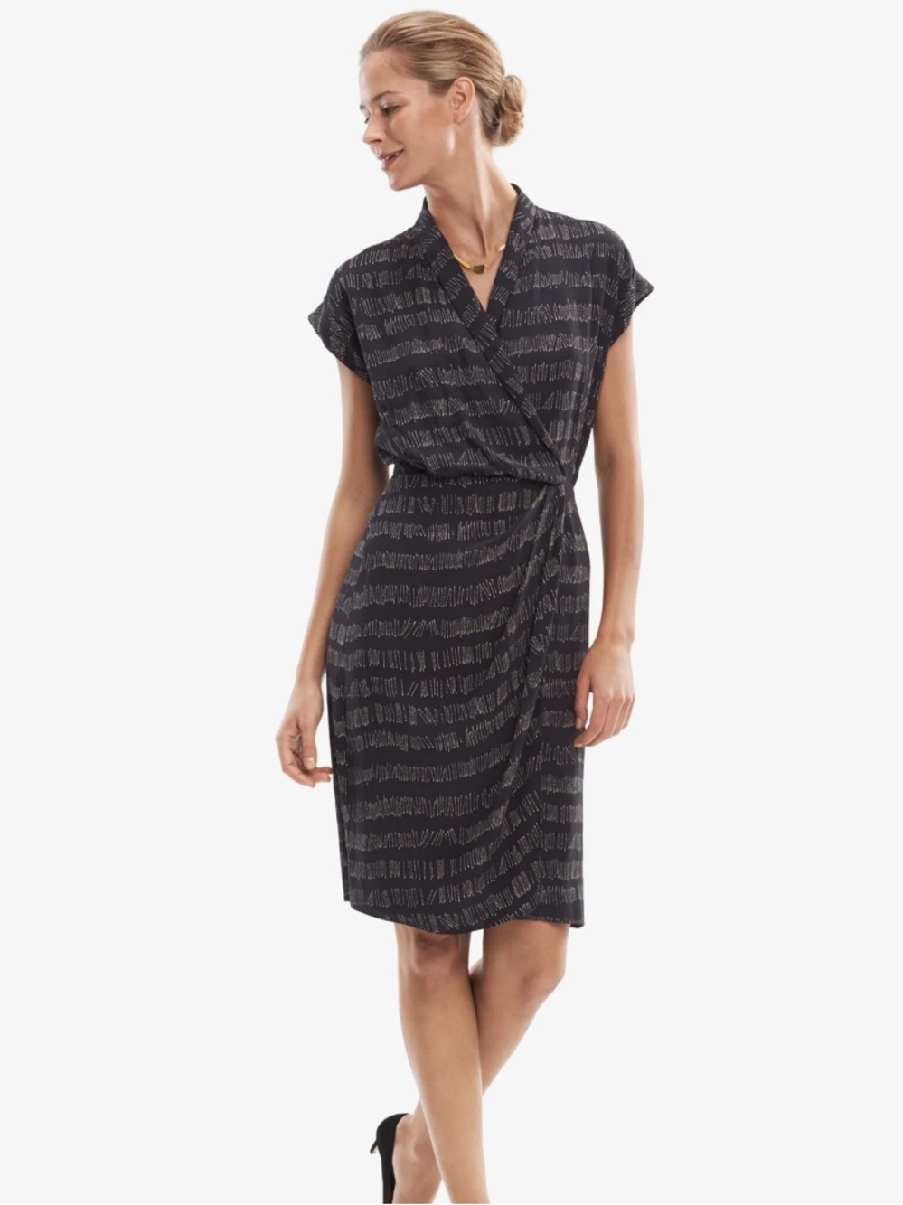 MM LaFleur Jasmine Faux Wrap Navy Dress. Size 6.